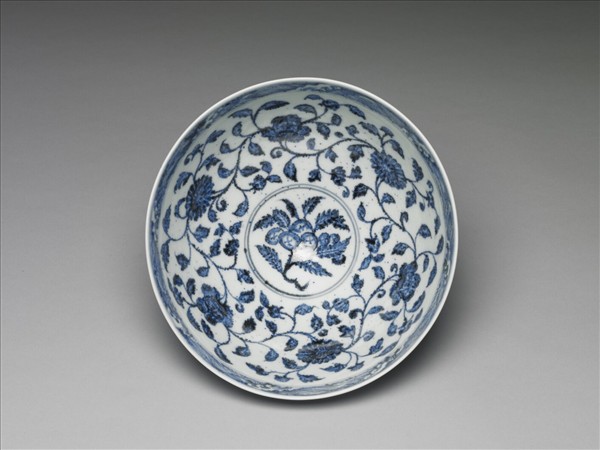 青花蓮瓣四季花卉紋蓮子碗