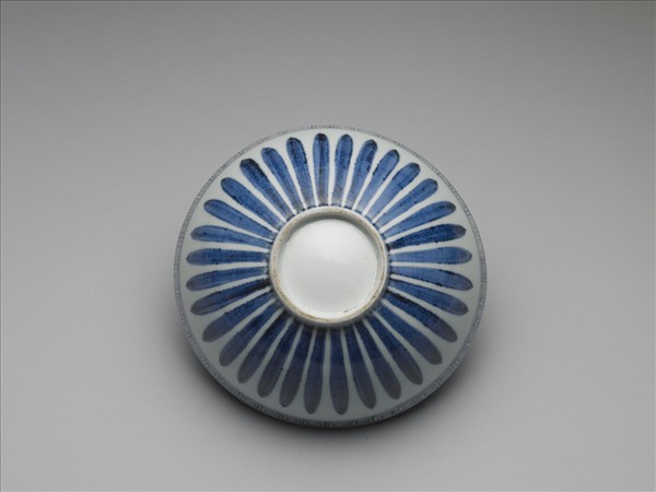 青花蓮瓣四季花卉紋蓮子碗