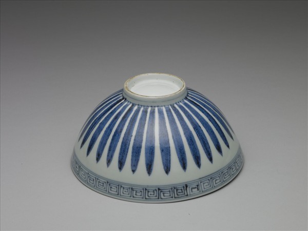 青花蓮瓣四季花卉紋蓮子碗