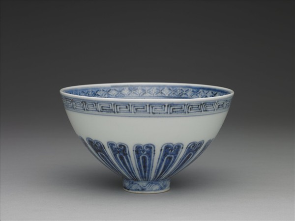 青花幾何花卉紋蓮子碗