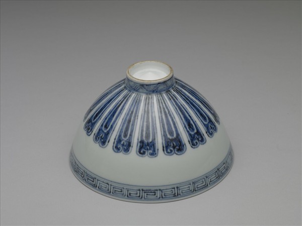 青花幾何花卉紋蓮子碗