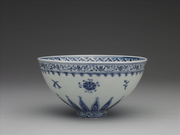 青花幾何花卉紋蓮子碗