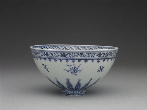 青花幾何花卉紋蓮子碗