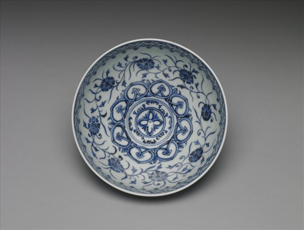 青花幾何花卉紋蓮子碗