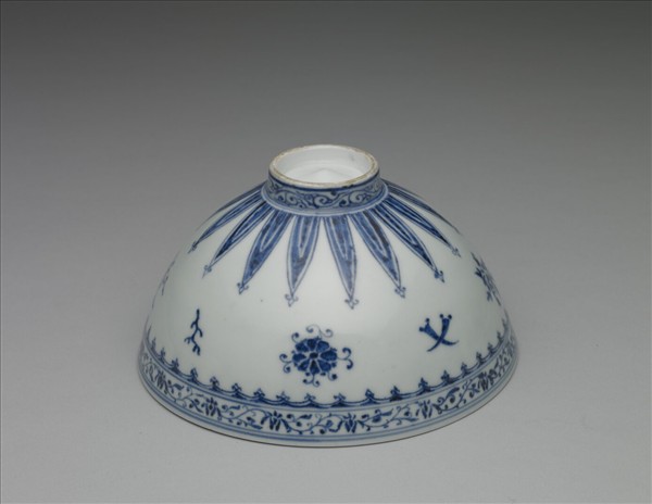 青花幾何花卉紋蓮子碗