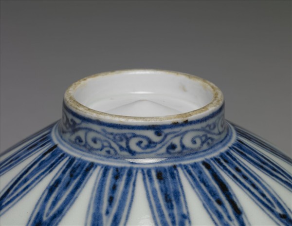 青花幾何花卉紋蓮子碗