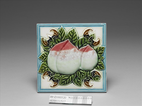 二十世紀上半葉日本桃實蝙蝠圖瓷磚