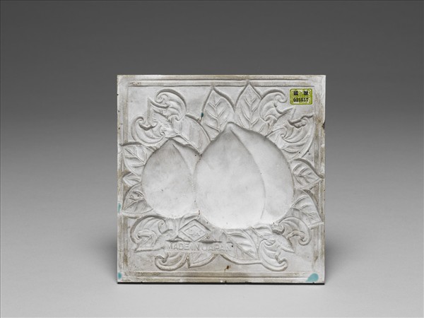 二十世紀上半葉日本桃實蝙蝠圖瓷磚