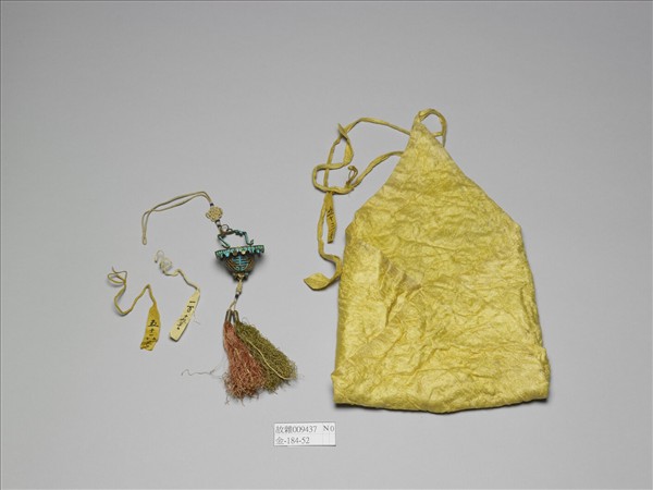 鍍金纍絲點翠團壽花籃香囊