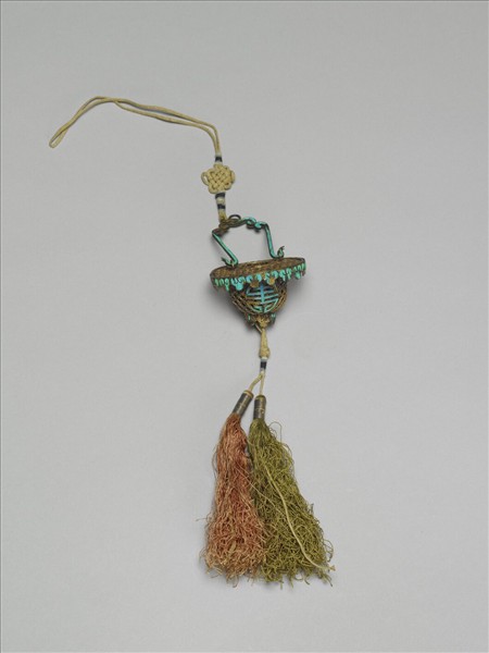 鍍金纍絲點翠團壽花籃香囊