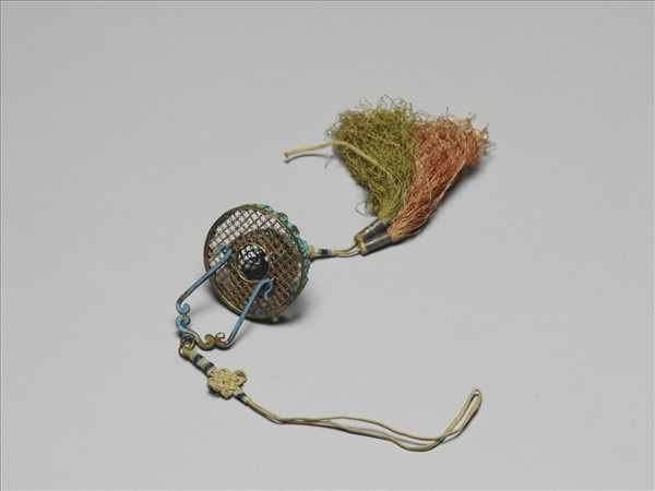 鍍金纍絲點翠團壽花籃香囊