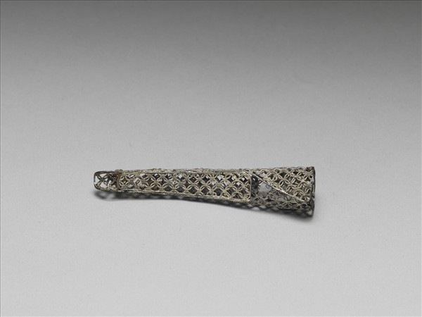 銀鏤空福壽綿長指甲套