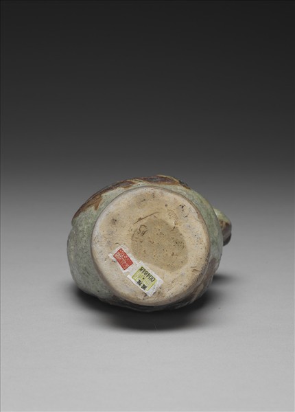 明 青瓷象首鳥身