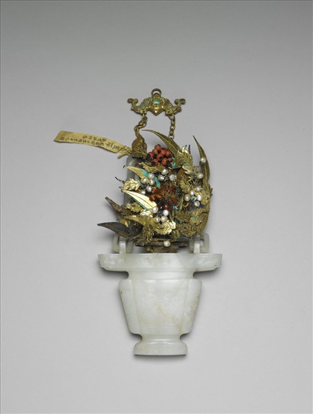 玉嵌珠寶花籃飾件