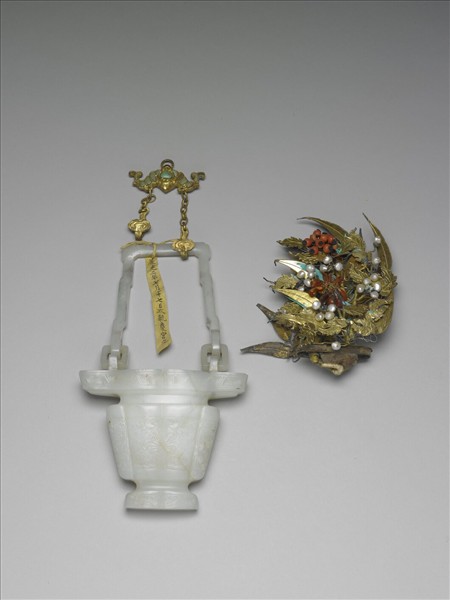 玉嵌珠寶花籃飾件