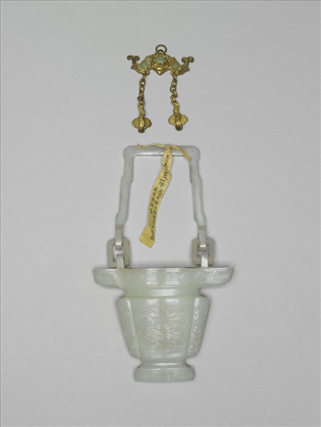 玉嵌珠寶花籃飾件