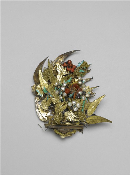 玉嵌珠寶花籃飾件