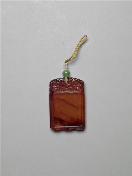 金珀龍紋方形香佩