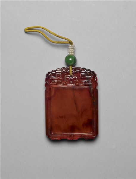 金珀龍紋方形佩