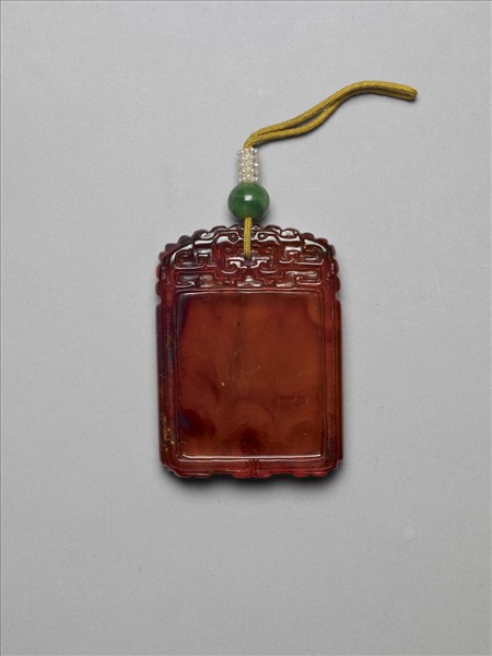 金珀龍紋方形佩