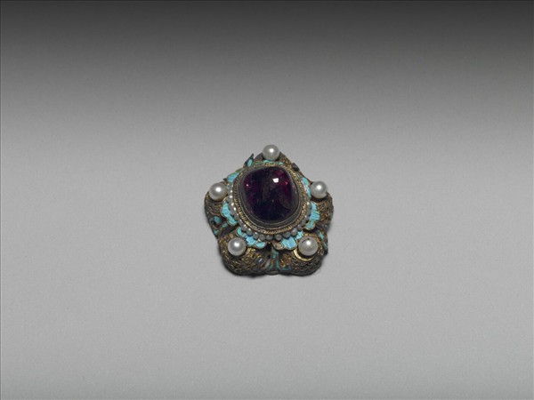 嵌紅色寶石帽正