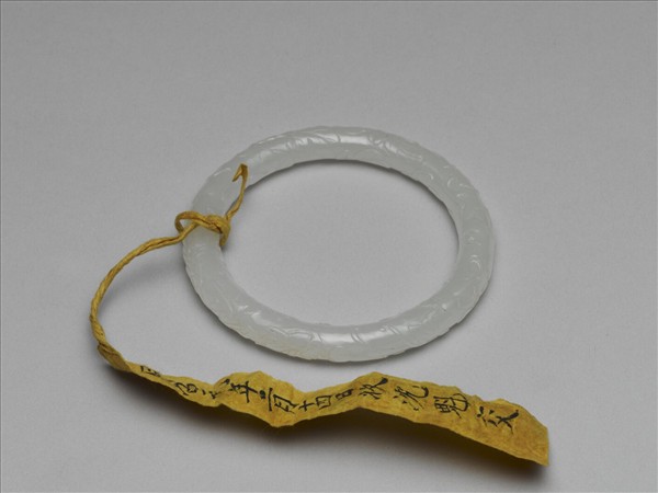 玉雕花鐲