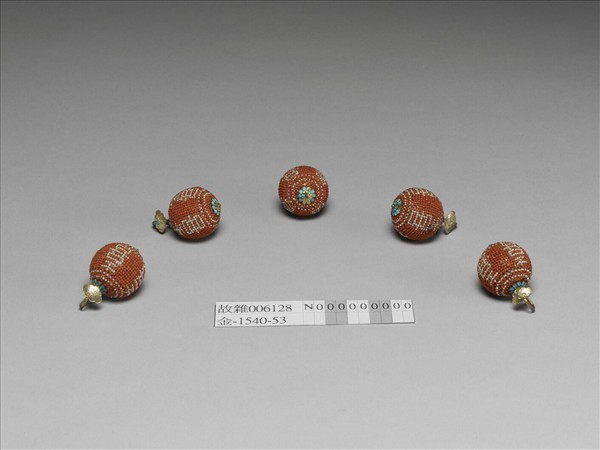 囍字緝米珠鈕子