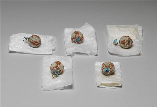 囍字緝米珠鈕子