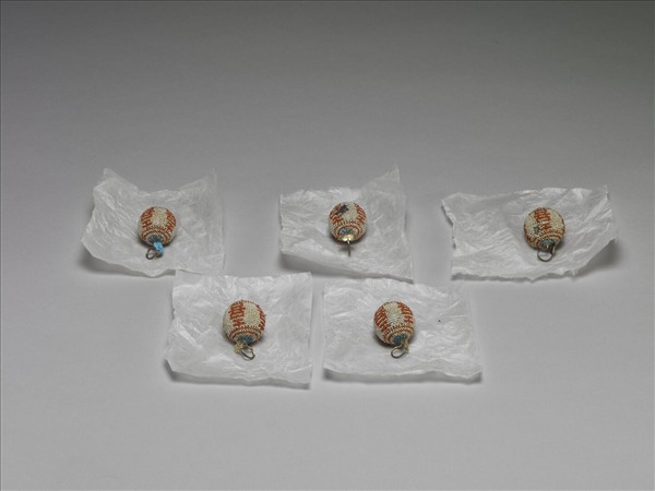 囍字緝米珠鈕子