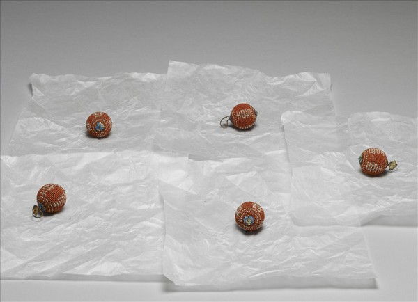 囍字緝米珠鈕子