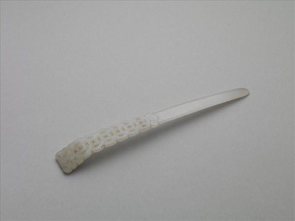 玉鏤空錢紋豆瓣簪