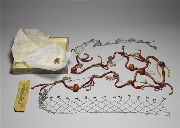 珊瑚蜜蠟寶石米珠纓絡