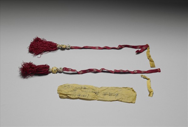 穿金緝珠石紫線穗（一副）