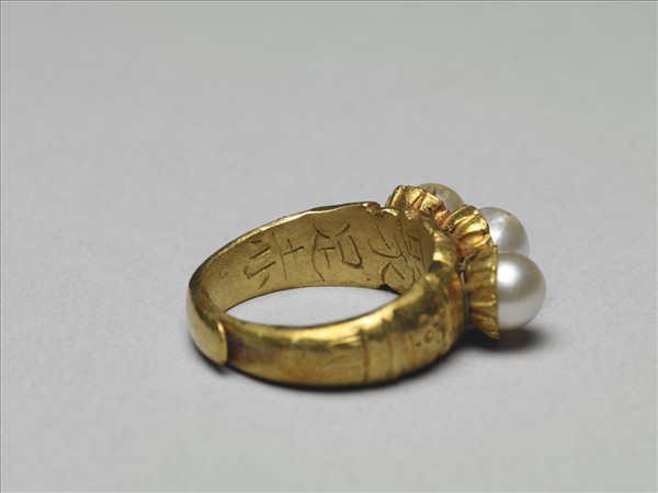 嵌珠金戒指