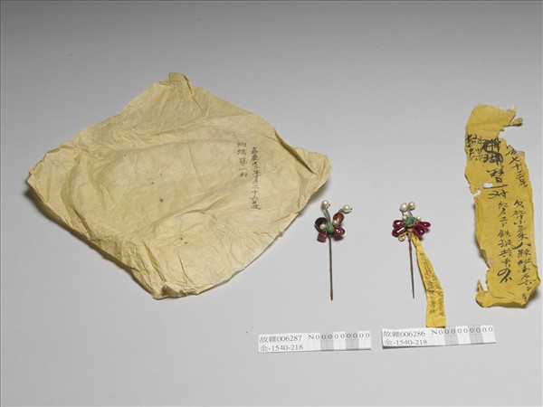 嵌寶石蝴蝶首鐵簪