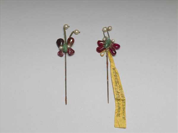 嵌寶石蝴蝶首鐵簪