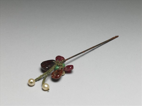 嵌寶石蝴蝶首鐵簪