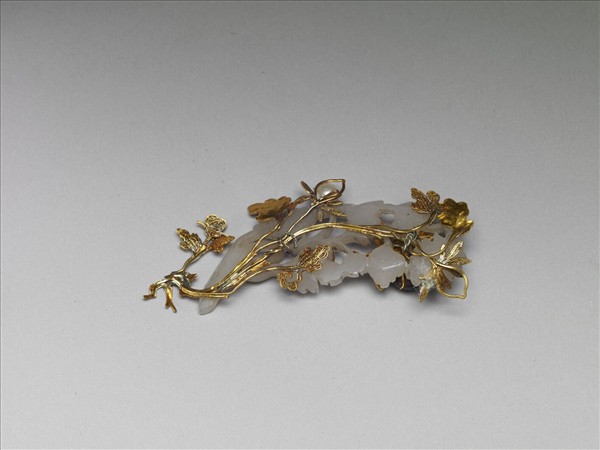 玉菊花紋簪花