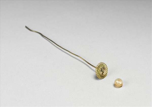 銀鍍金鑲假珠花形簪