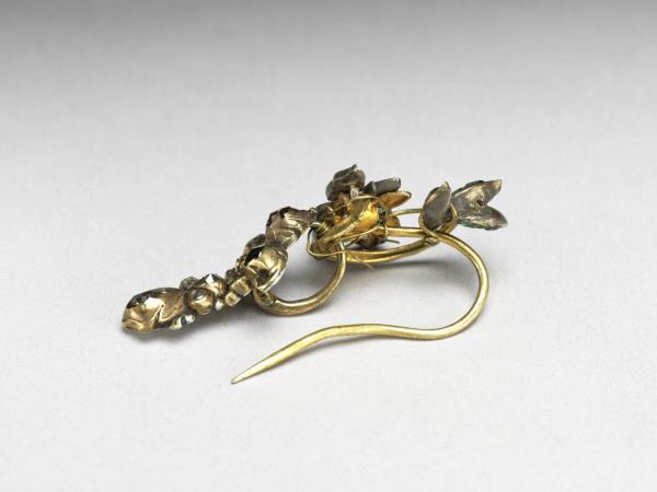 鑲玻璃花卉耳墜