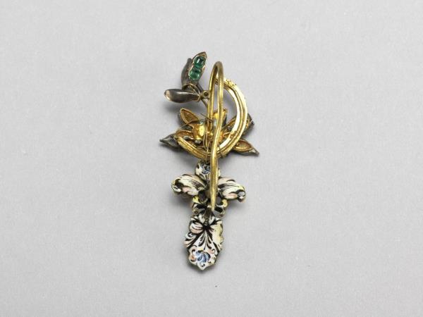 鑲玻璃花卉耳墜