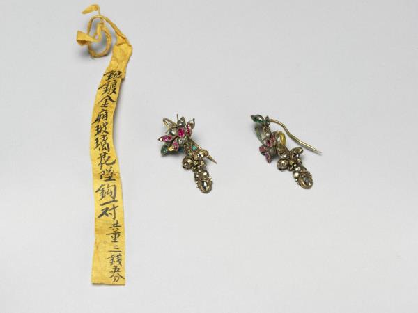 鑲玻璃花卉耳墜