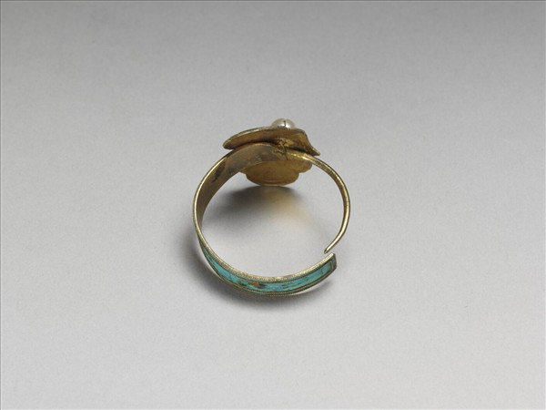 點翠雲頭紋帶玉耳環