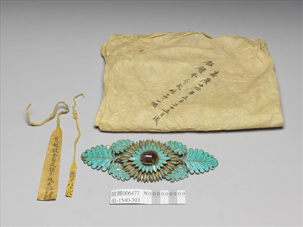 纍絲點翠嵌珠寶菊花結子