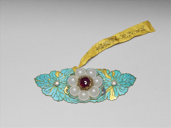 銀鍍金嵌寶石梅花流雲結子