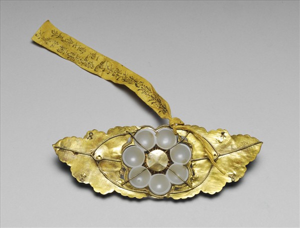 銀鍍金嵌寶石梅花流雲結子