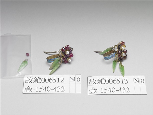 銀鍍金嵌珠寶花卉耳飾