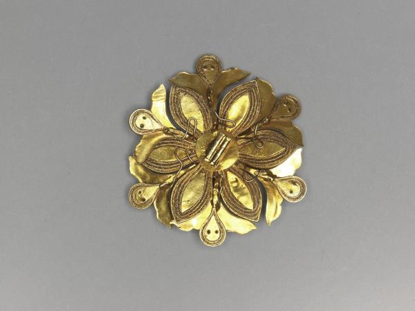 銀鍍金纍絲點翠嵌寶石葵花面簪- 故宮