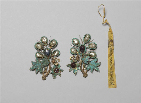 銀鍍金松鼠葡萄簪首