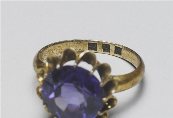 嵌紫玻璃戒指